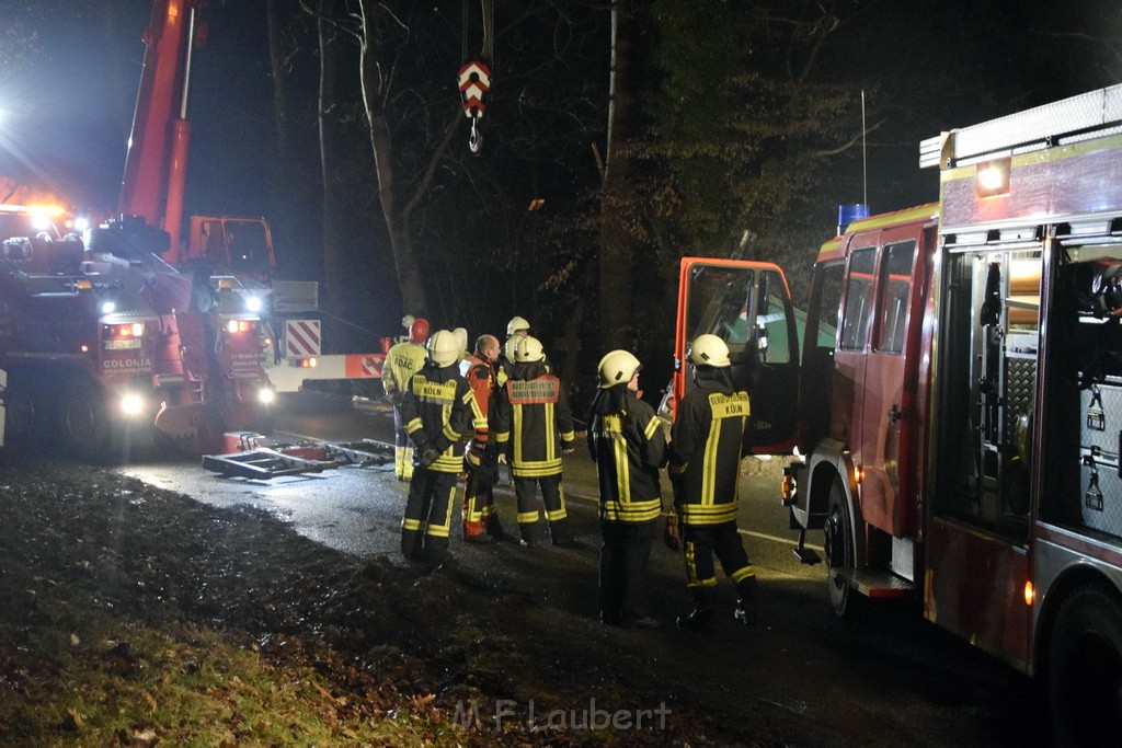 Container LKW umgestuerzt Koeln Brueck Bruecker- Dellbruecker Mauspfad P441.JPG - Miklos Laubert